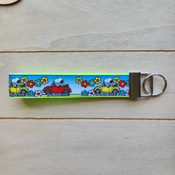 Handmade Snoopy car bug wristlet, dog cartoon key fob - Picture 1 of 4